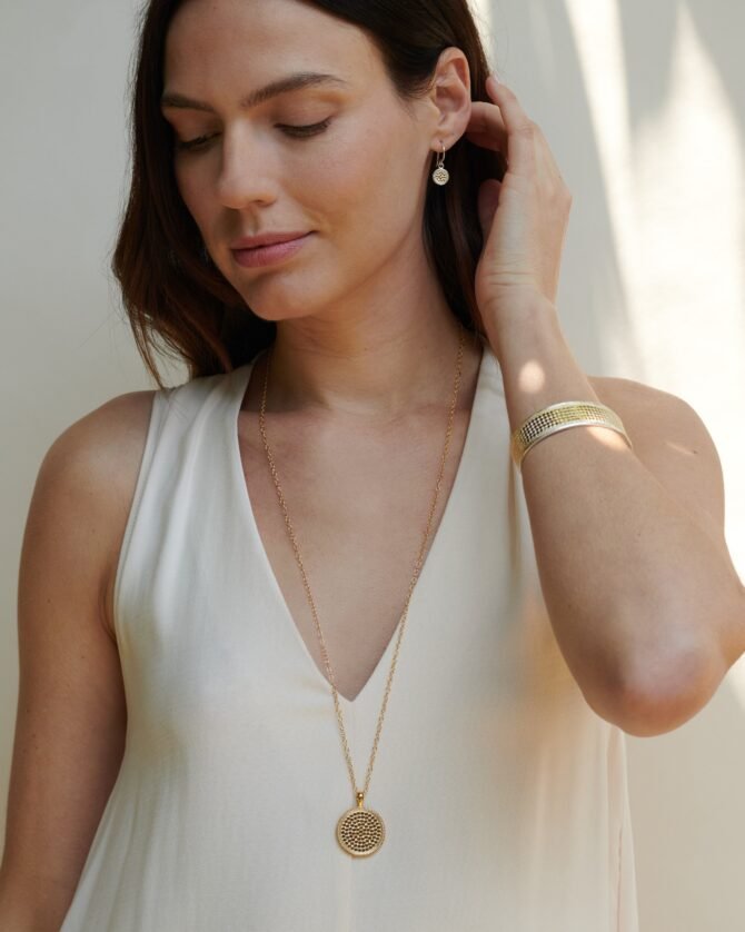 CLASSIC LARGE MEDALLION NECKLACE - Image 2